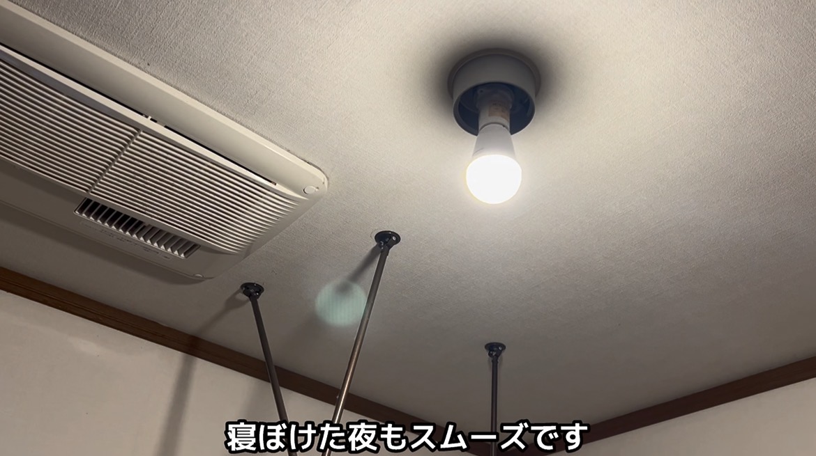 撮影時の色補正で白っぽく写ったパナソニックLDA5LGKUNSの点灯状態